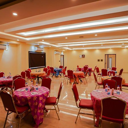 Prasant On Beach Resort !! Lift - Wifi -Restaurant-Parking Facilities-Newly Decorated Room !! 만다르모니 외부 사진