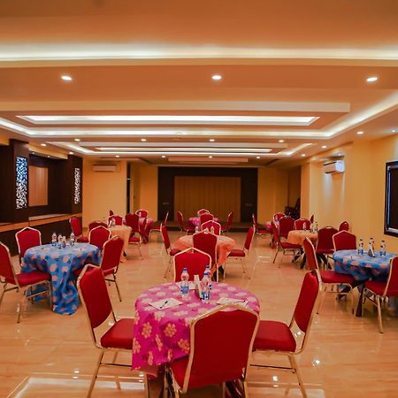 Prasant On Beach Resort !! Lift - Wifi -Restaurant-Parking Facilities-Newly Decorated Room !! 만다르모니 외부 사진