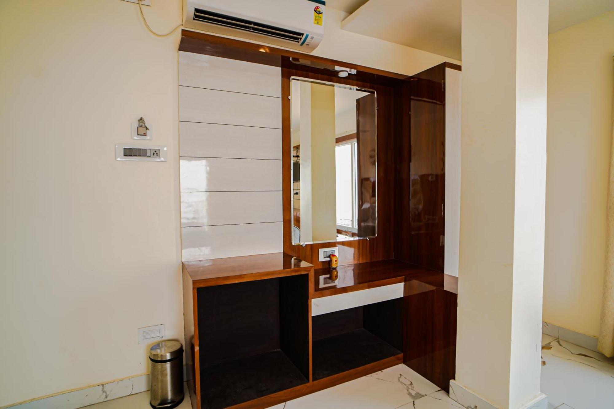 Prasant On Beach Resort !! Lift - Wifi -Restaurant-Parking Facilities-Newly Decorated Room !! 만다르모니 외부 사진