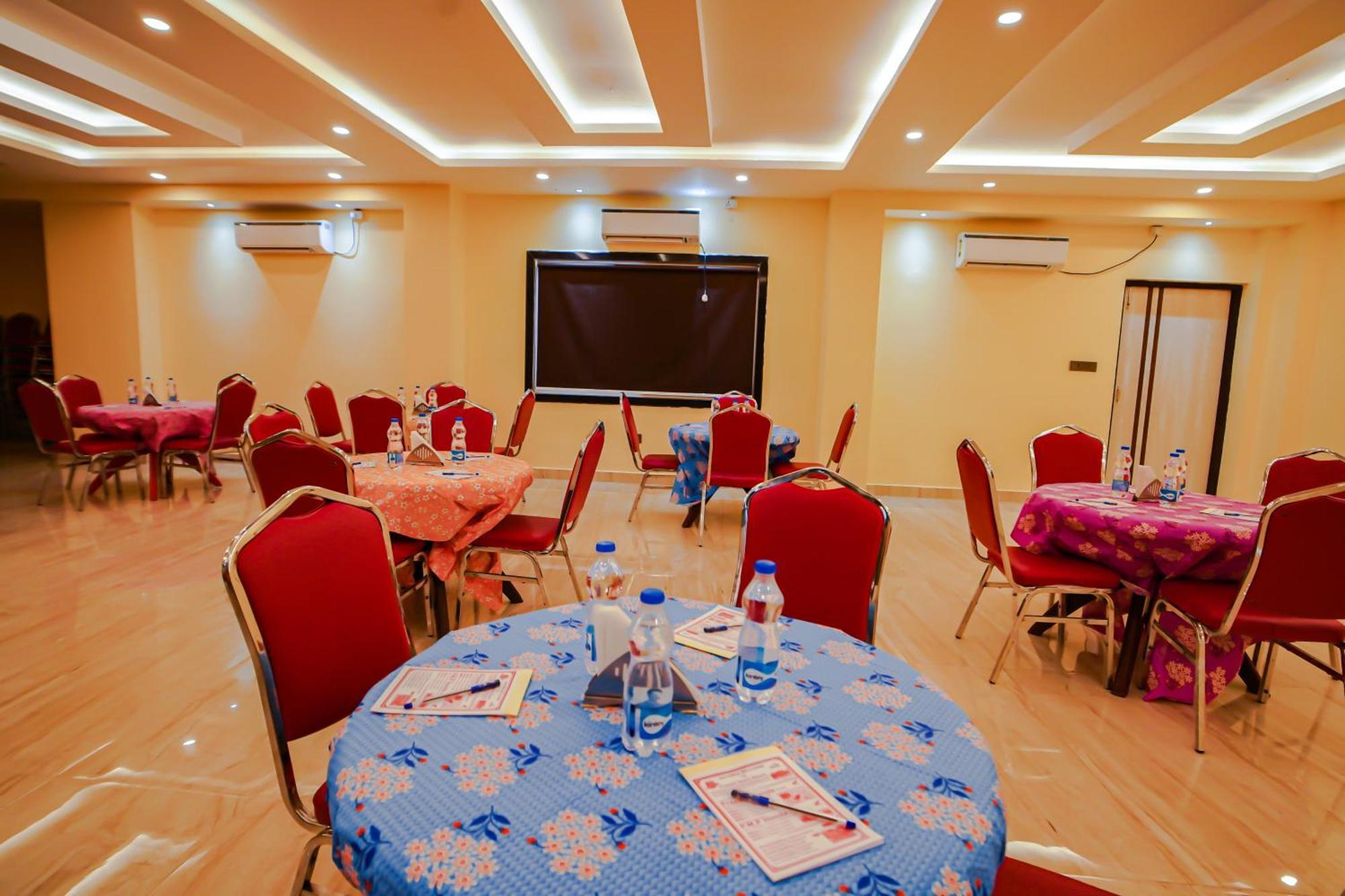 Prasant On Beach Resort !! Lift - Wifi -Restaurant-Parking Facilities-Newly Decorated Room !! 만다르모니 외부 사진