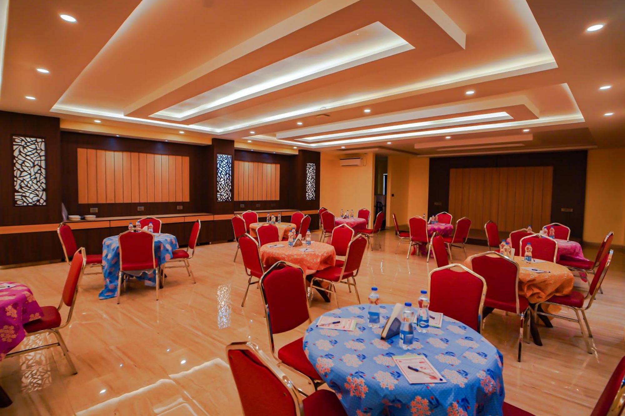 Prasant On Beach Resort !! Lift - Wifi -Restaurant-Parking Facilities-Newly Decorated Room !! 만다르모니 외부 사진