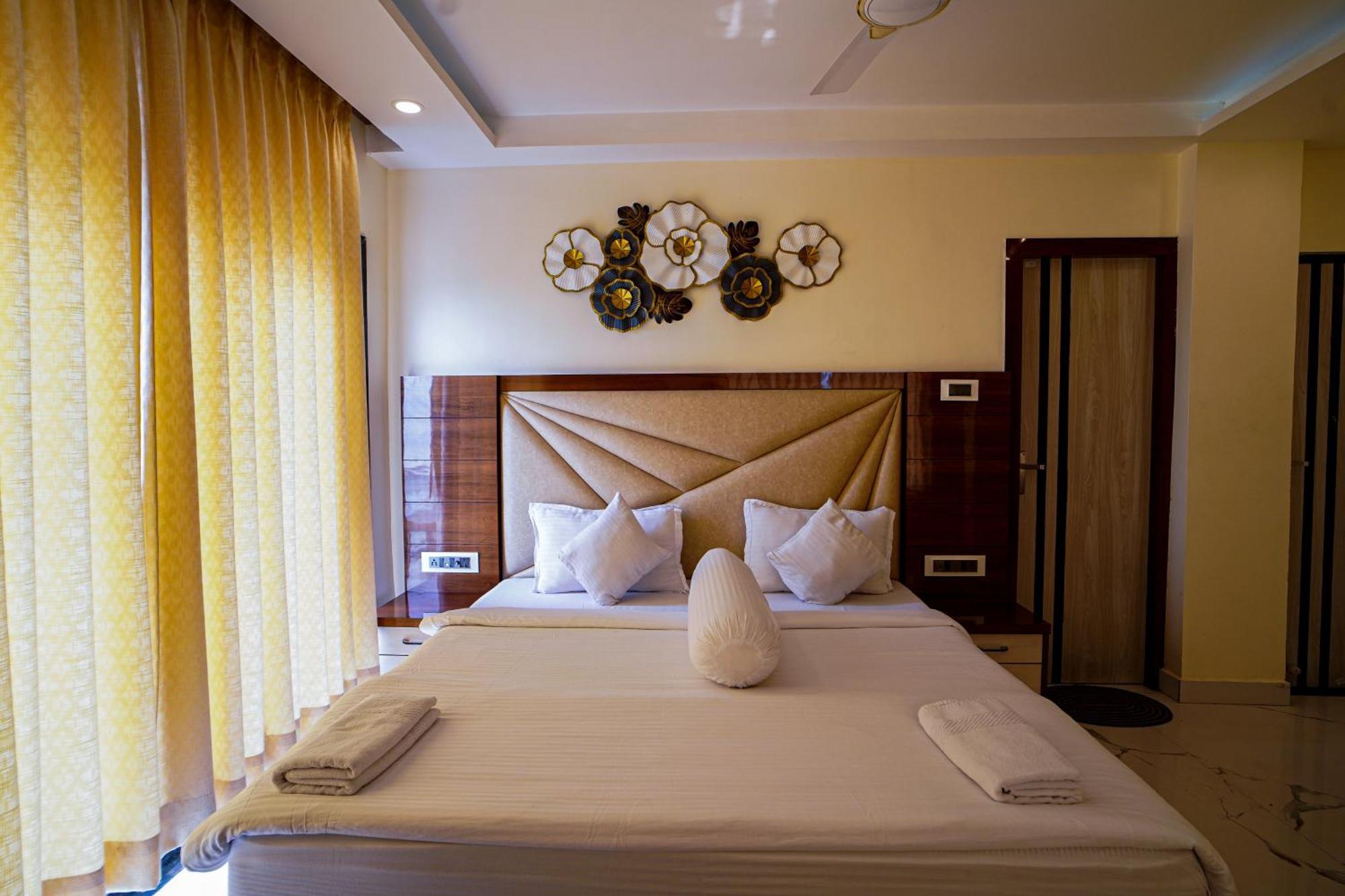 Prasant On Beach Resort !! Lift - Wifi -Restaurant-Parking Facilities-Newly Decorated Room !! 만다르모니 외부 사진