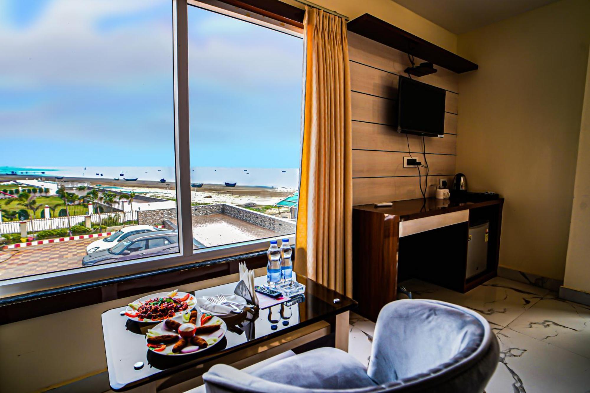 Prasant On Beach Resort !! Lift - Wifi -Restaurant-Parking Facilities-Newly Decorated Room !! 만다르모니 외부 사진