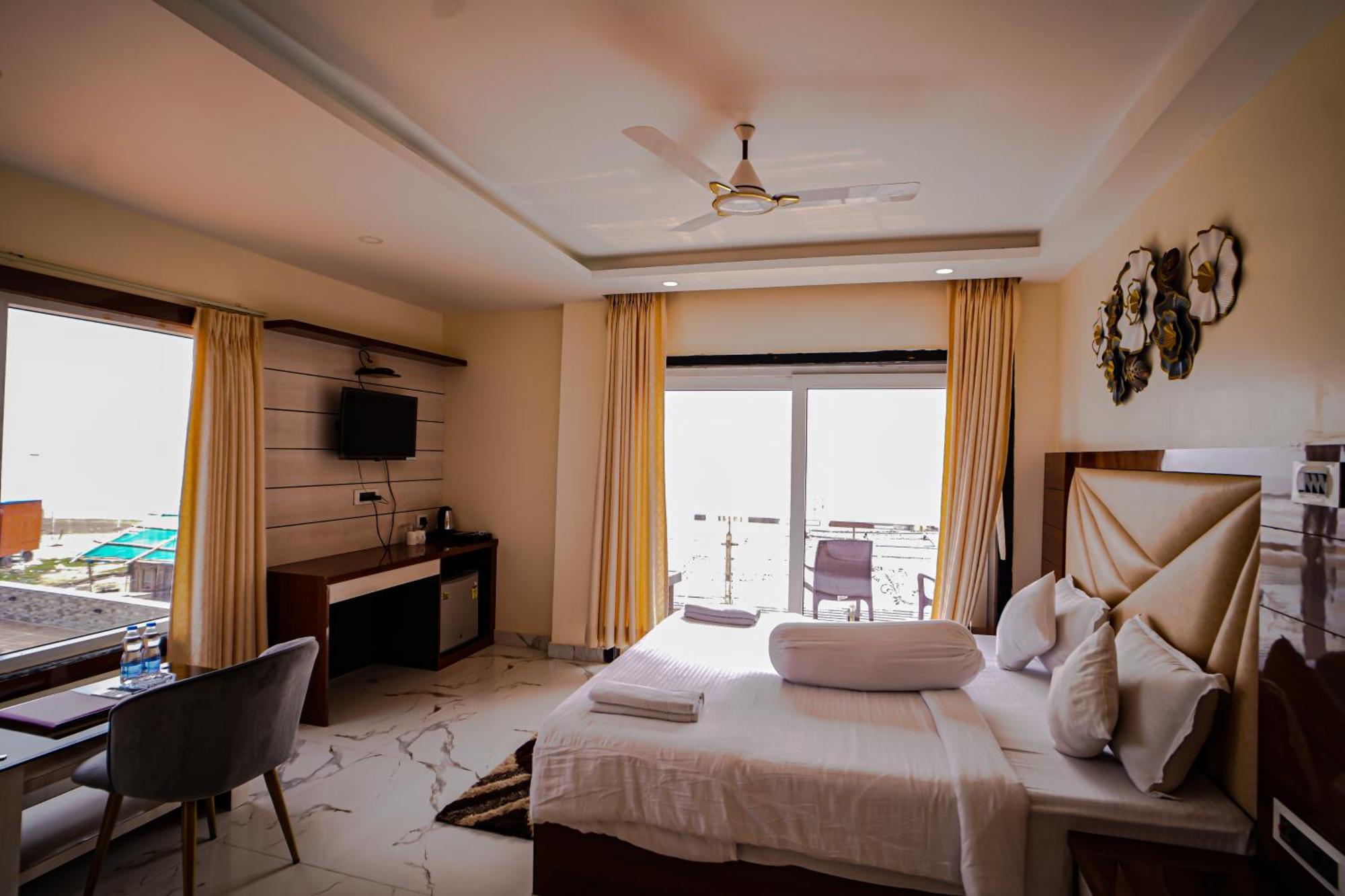 Prasant On Beach Resort !! Lift - Wifi -Restaurant-Parking Facilities-Newly Decorated Room !! 만다르모니 외부 사진