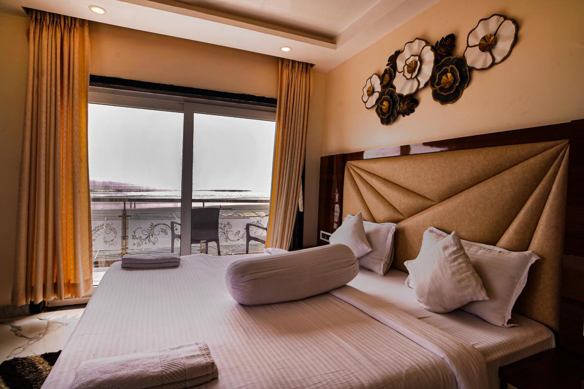 Prasant On Beach Resort !! Lift - Wifi -Restaurant-Parking Facilities-Newly Decorated Room !! 만다르모니 외부 사진