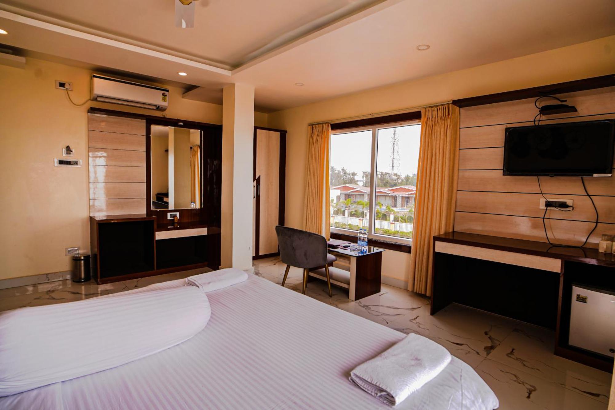 Prasant On Beach Resort !! Lift - Wifi -Restaurant-Parking Facilities-Newly Decorated Room !! 만다르모니 외부 사진