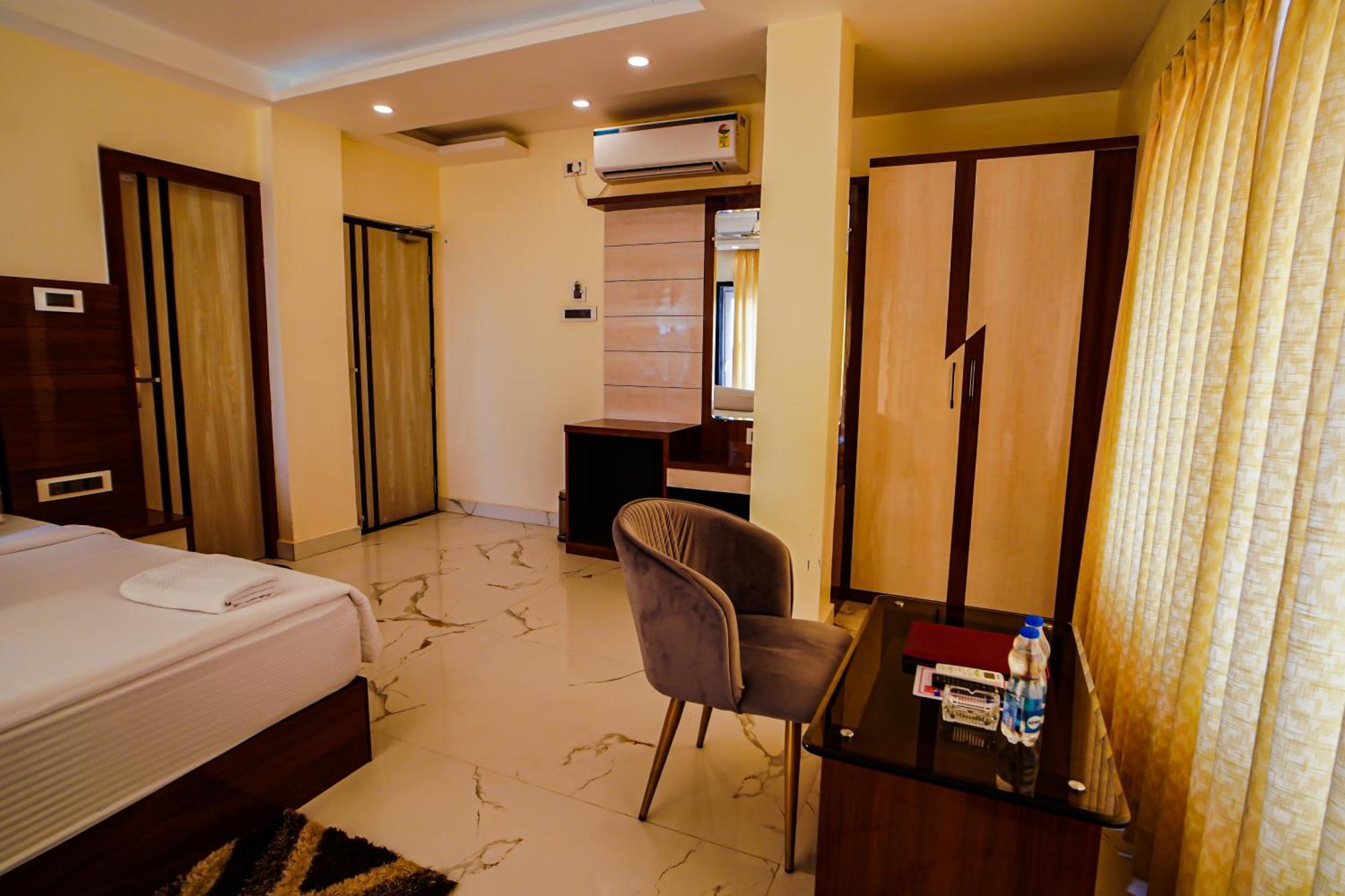 Prasant On Beach Resort !! Lift - Wifi -Restaurant-Parking Facilities-Newly Decorated Room !! 만다르모니 외부 사진