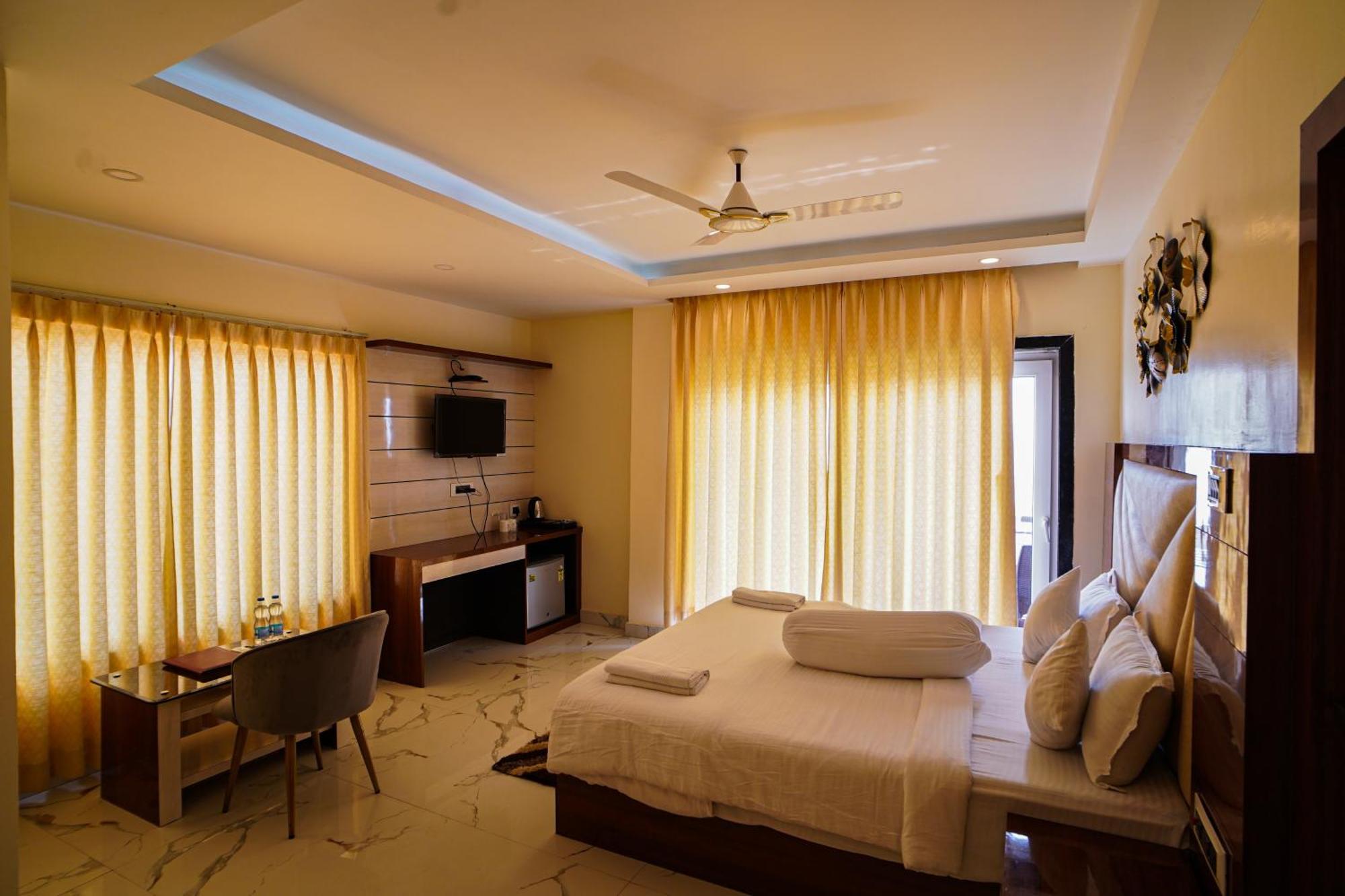 Prasant On Beach Resort !! Lift - Wifi -Restaurant-Parking Facilities-Newly Decorated Room !! 만다르모니 외부 사진