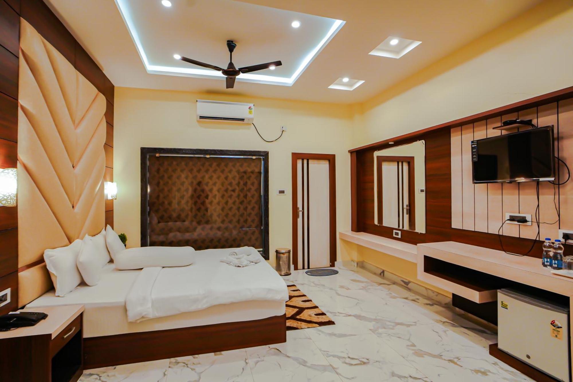 Prasant On Beach Resort !! Lift - Wifi -Restaurant-Parking Facilities-Newly Decorated Room !! 만다르모니 외부 사진