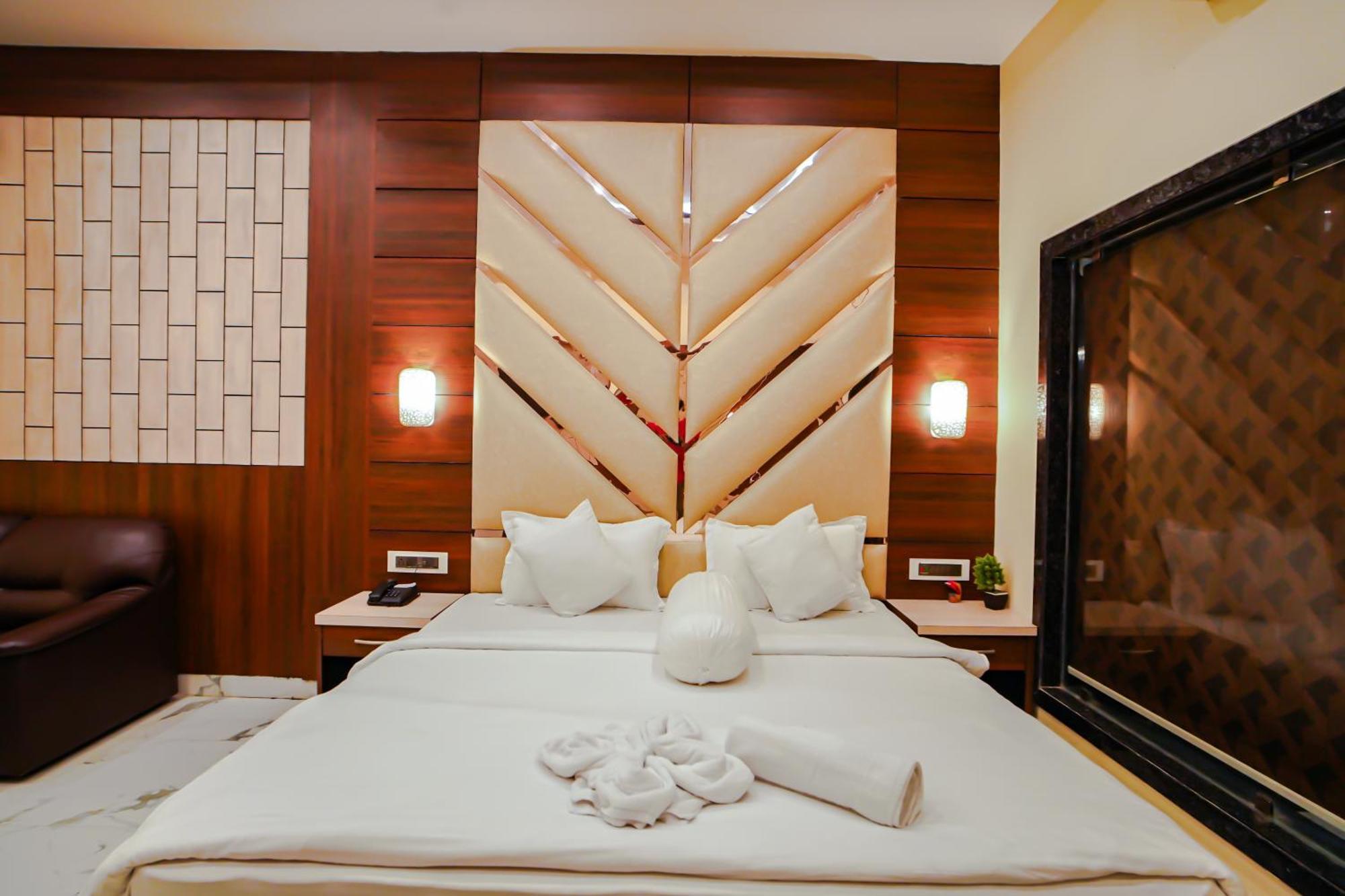 Prasant On Beach Resort !! Lift - Wifi -Restaurant-Parking Facilities-Newly Decorated Room !! 만다르모니 외부 사진