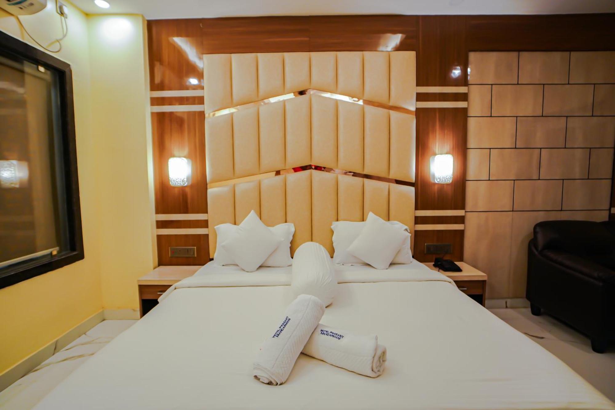 Prasant On Beach Resort !! Lift - Wifi -Restaurant-Parking Facilities-Newly Decorated Room !! 만다르모니 외부 사진