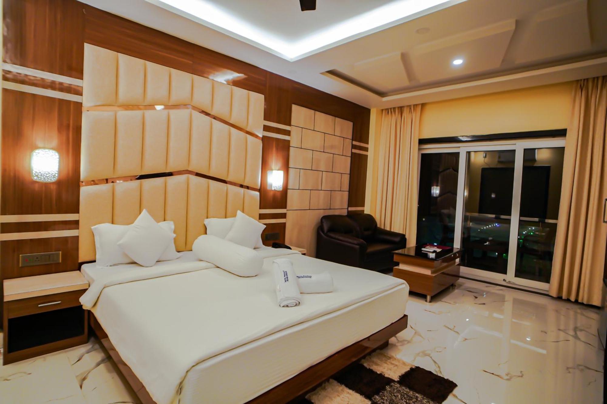 Prasant On Beach Resort !! Lift - Wifi -Restaurant-Parking Facilities-Newly Decorated Room !! 만다르모니 외부 사진