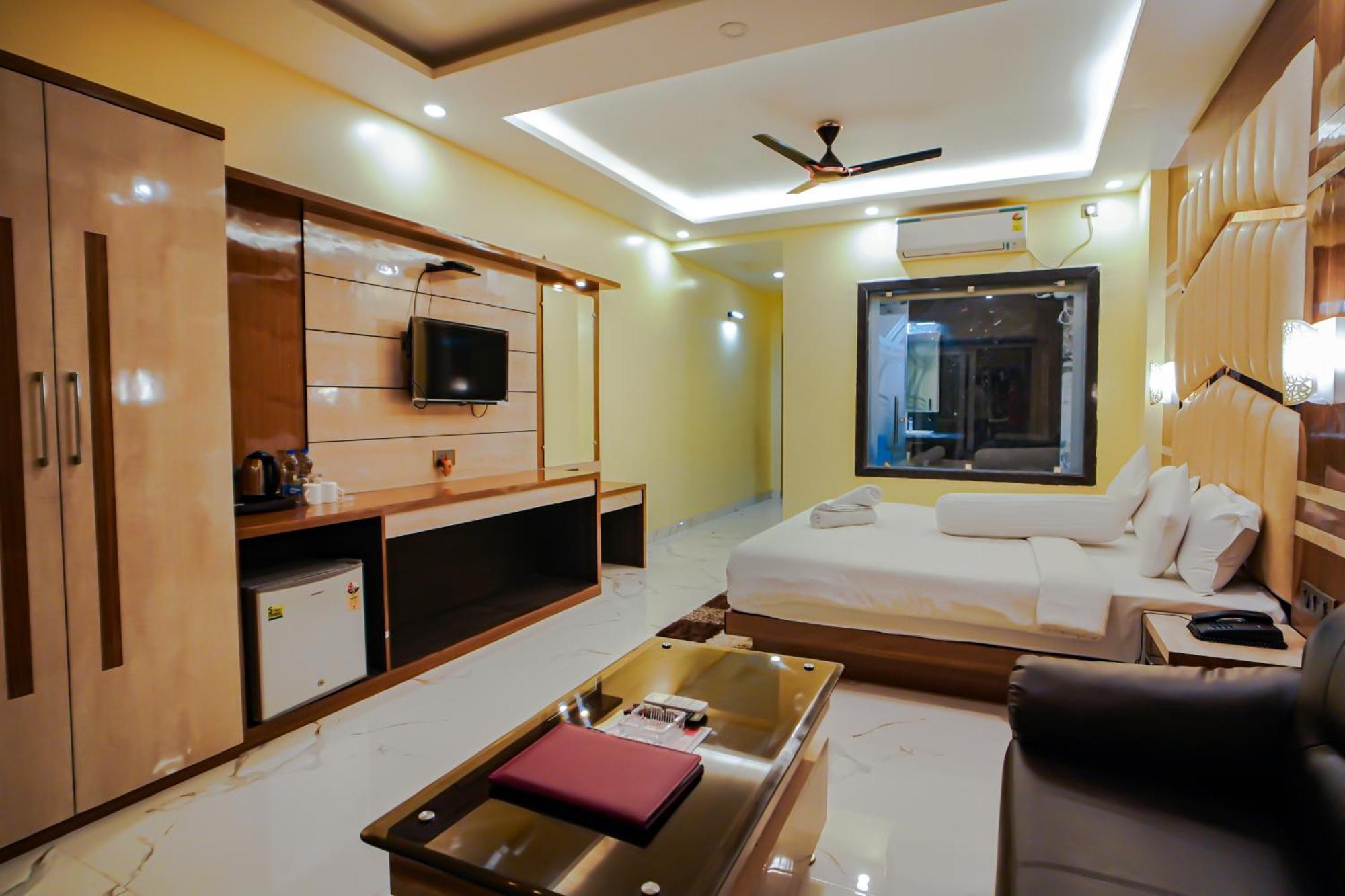Prasant On Beach Resort !! Lift - Wifi -Restaurant-Parking Facilities-Newly Decorated Room !! 만다르모니 외부 사진