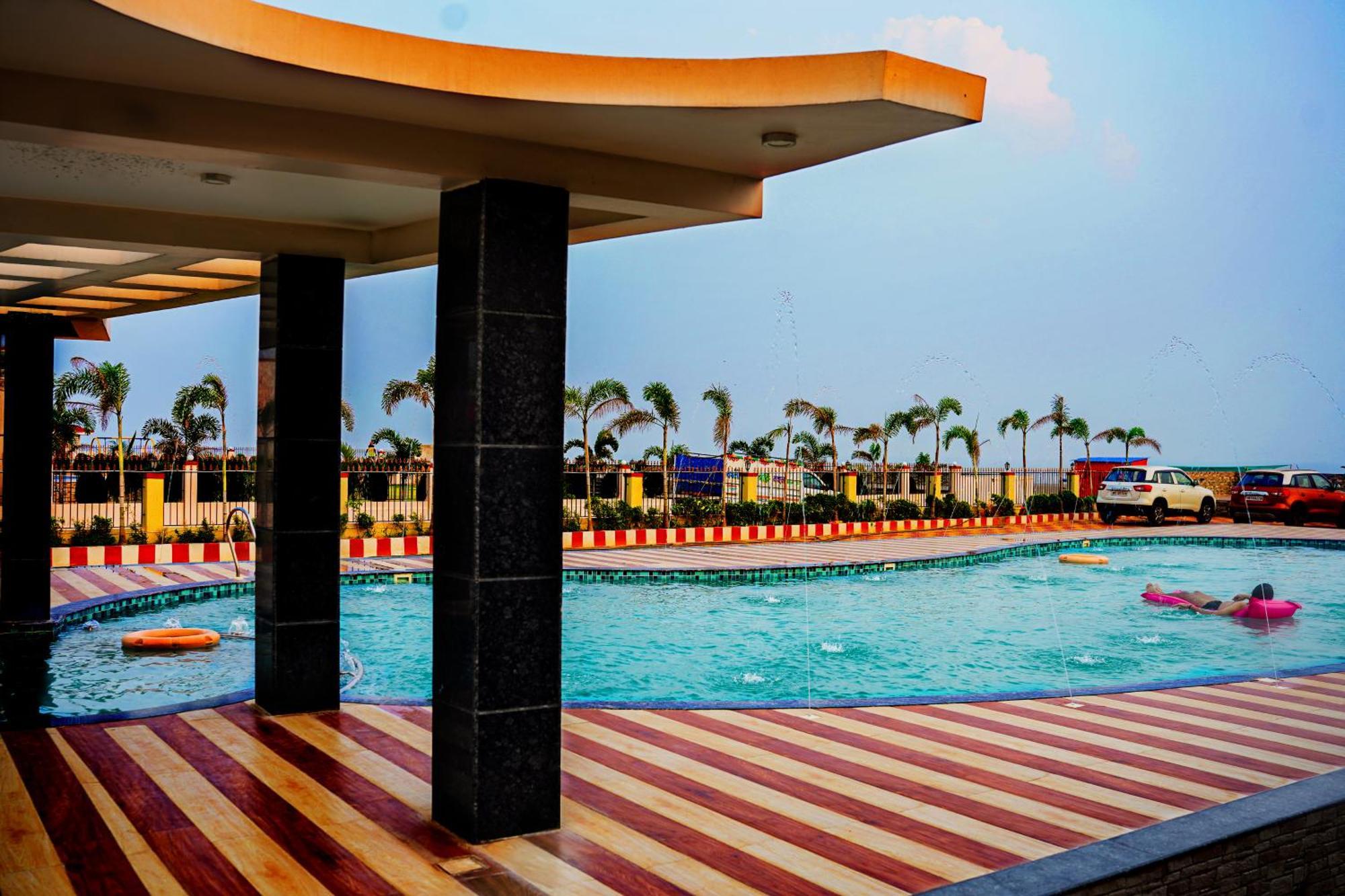 Prasant On Beach Resort !! Lift - Wifi -Restaurant-Parking Facilities-Newly Decorated Room !! 만다르모니 외부 사진