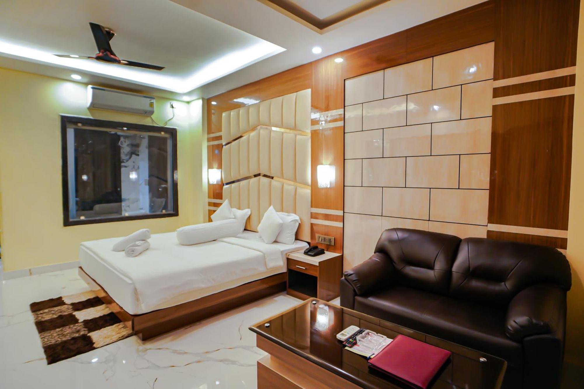 Prasant On Beach Resort !! Lift - Wifi -Restaurant-Parking Facilities-Newly Decorated Room !! 만다르모니 외부 사진