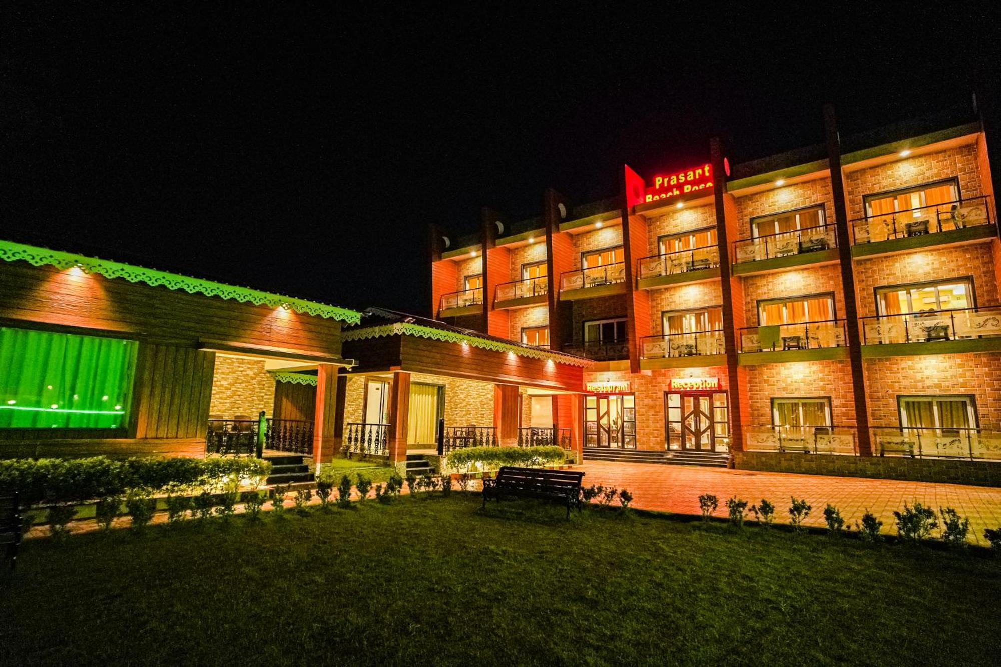 Prasant On Beach Resort !! Lift - Wifi -Restaurant-Parking Facilities-Newly Decorated Room !! 만다르모니 외부 사진