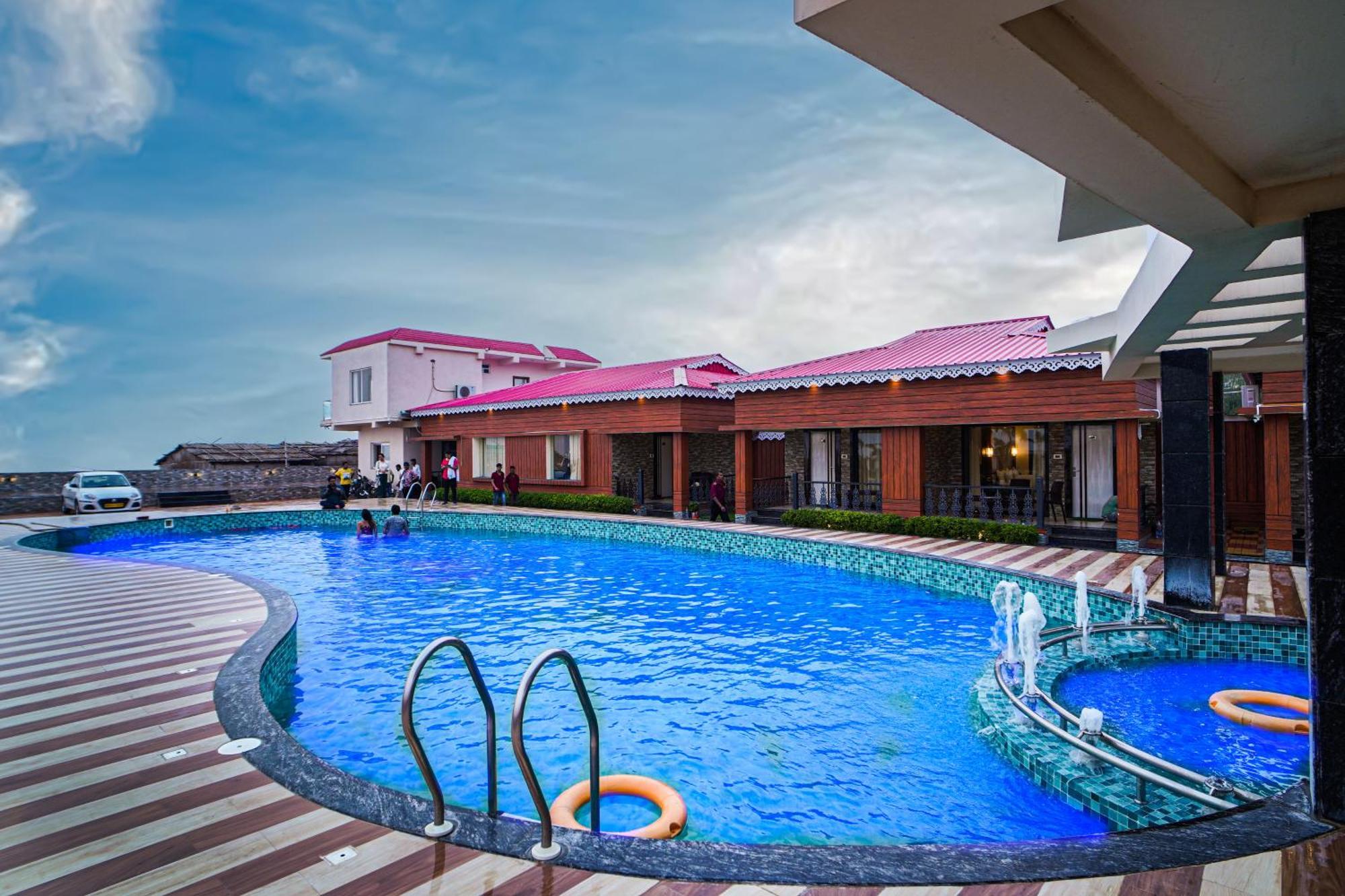 Prasant On Beach Resort !! Lift - Wifi -Restaurant-Parking Facilities-Newly Decorated Room !! 만다르모니 외부 사진