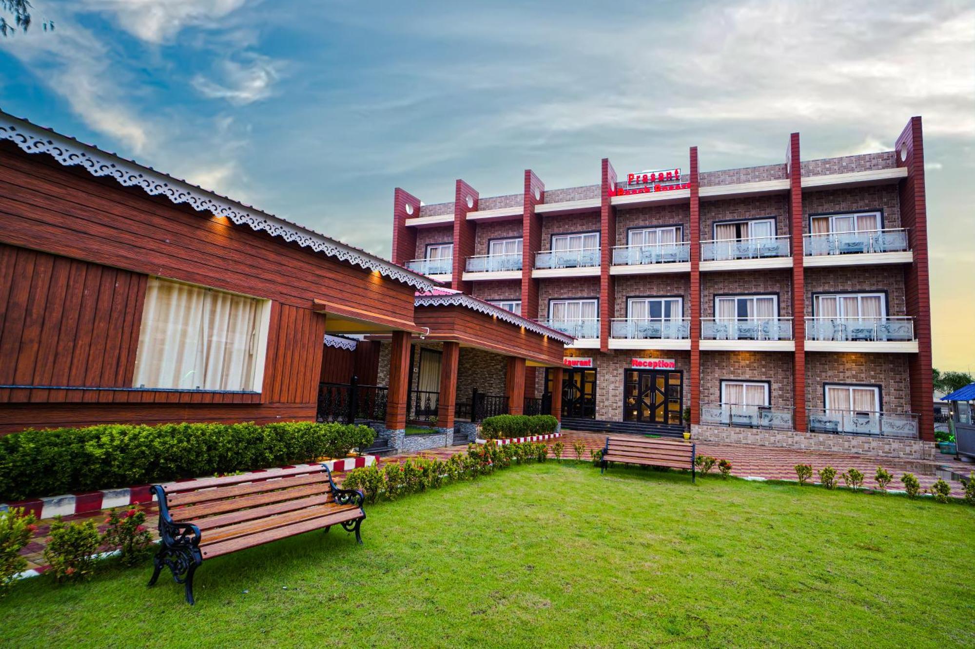 Prasant On Beach Resort !! Lift - Wifi -Restaurant-Parking Facilities-Newly Decorated Room !! 만다르모니 외부 사진