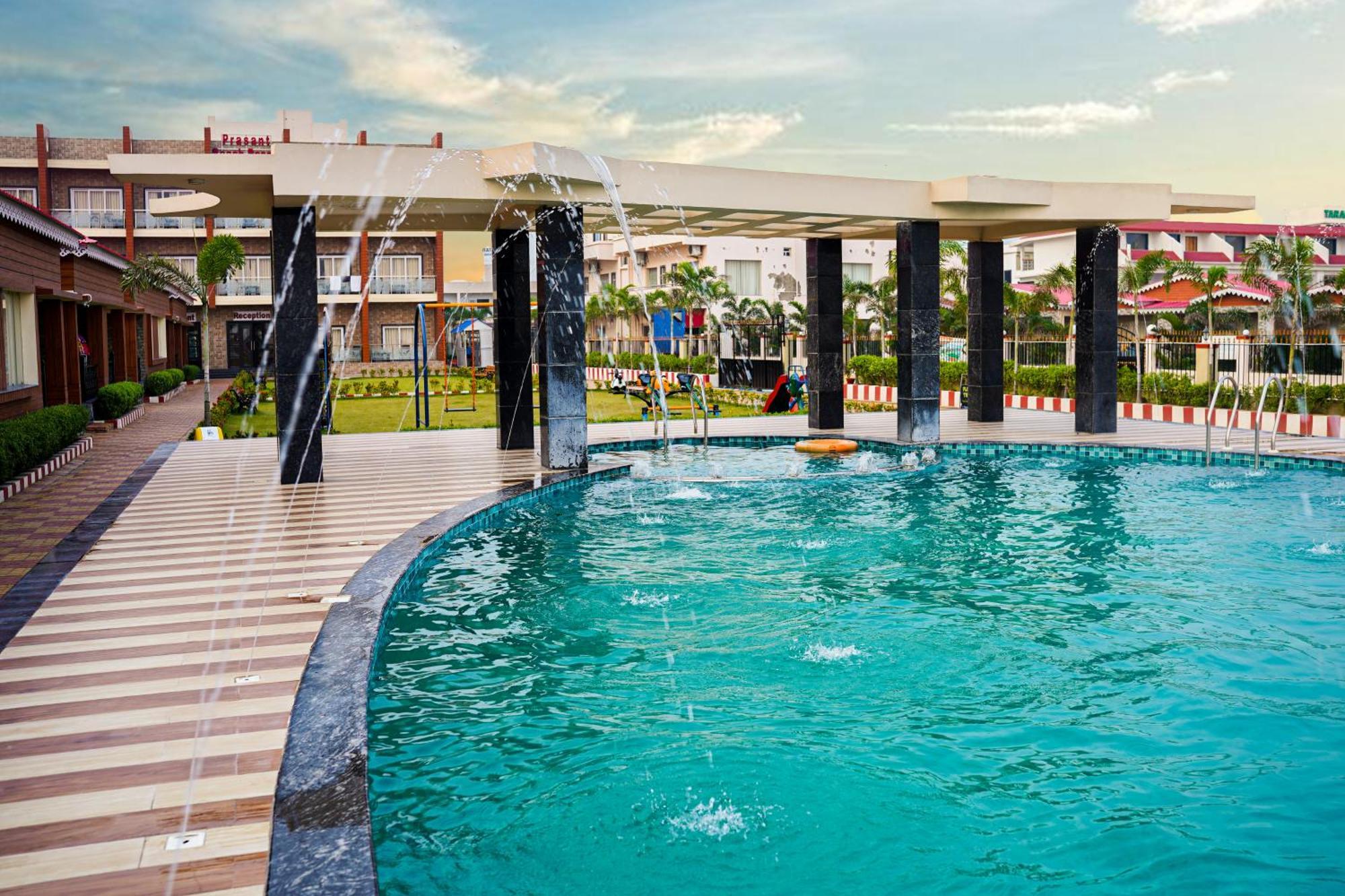 Prasant On Beach Resort !! Lift - Wifi -Restaurant-Parking Facilities-Newly Decorated Room !! 만다르모니 외부 사진