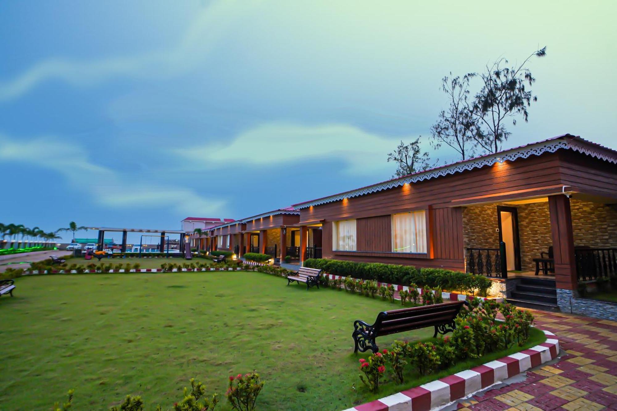 Prasant On Beach Resort !! Lift - Wifi -Restaurant-Parking Facilities-Newly Decorated Room !! 만다르모니 외부 사진