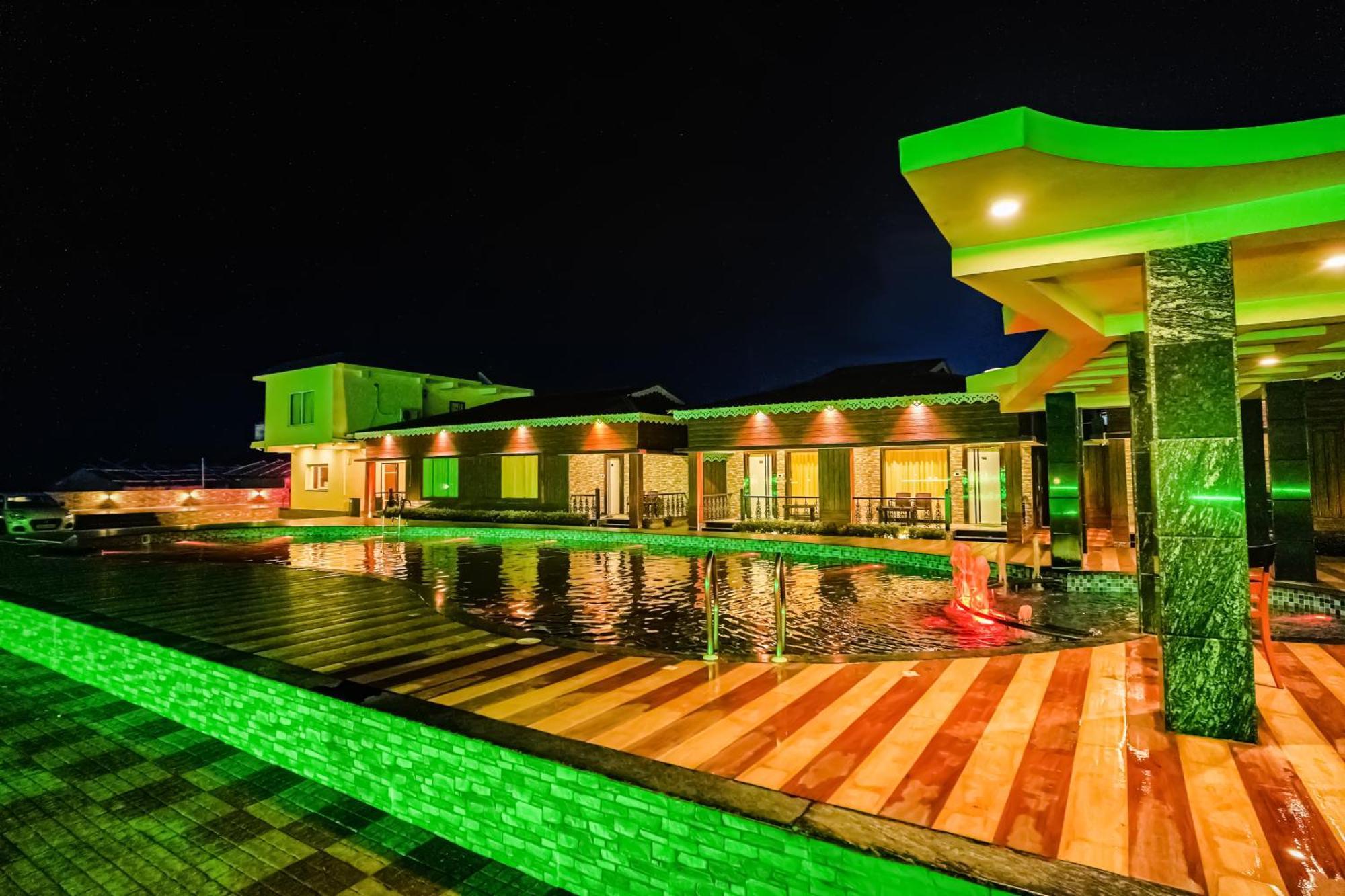 Prasant On Beach Resort !! Lift - Wifi -Restaurant-Parking Facilities-Newly Decorated Room !! 만다르모니 외부 사진