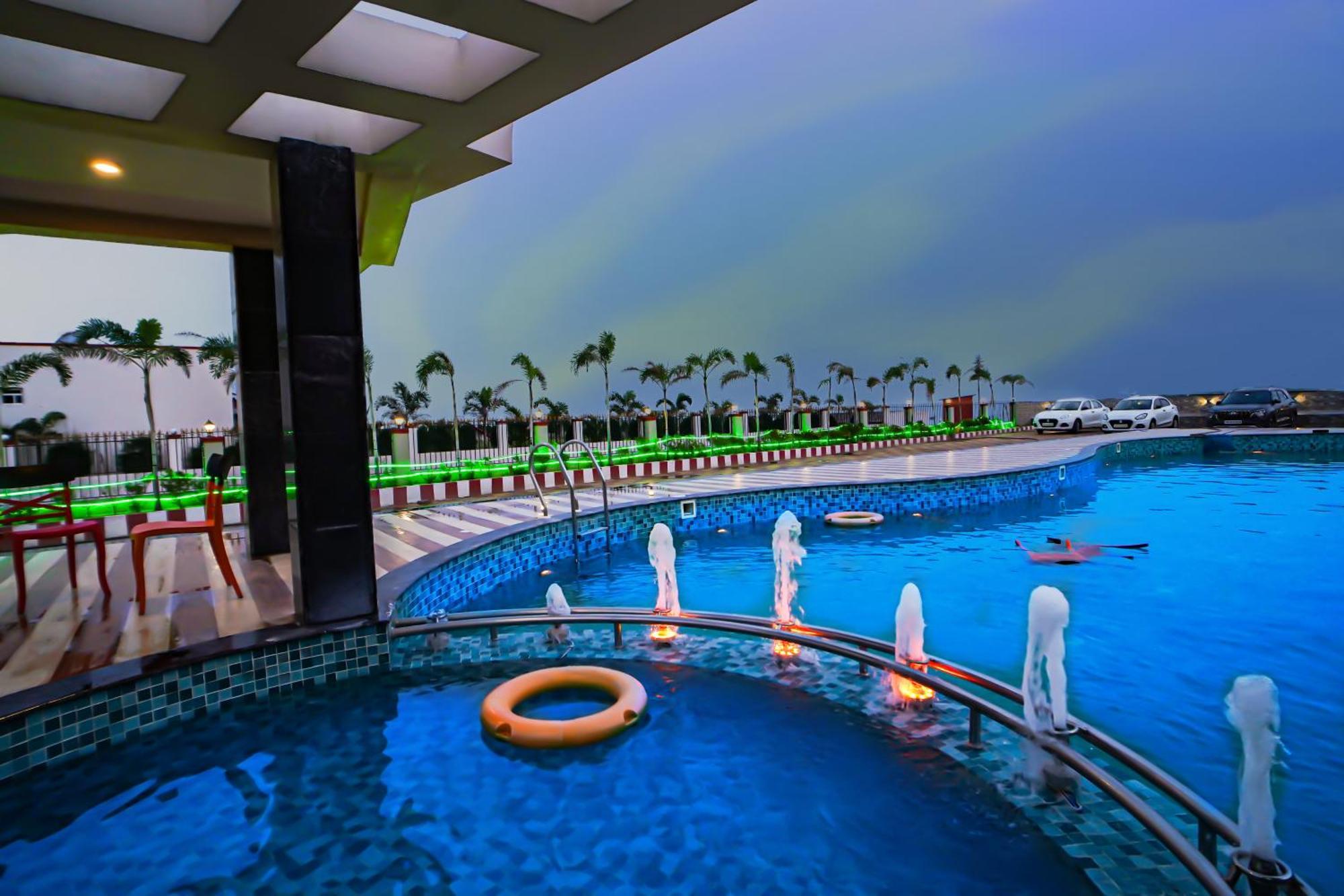 Prasant On Beach Resort !! Lift - Wifi -Restaurant-Parking Facilities-Newly Decorated Room !! 만다르모니 외부 사진