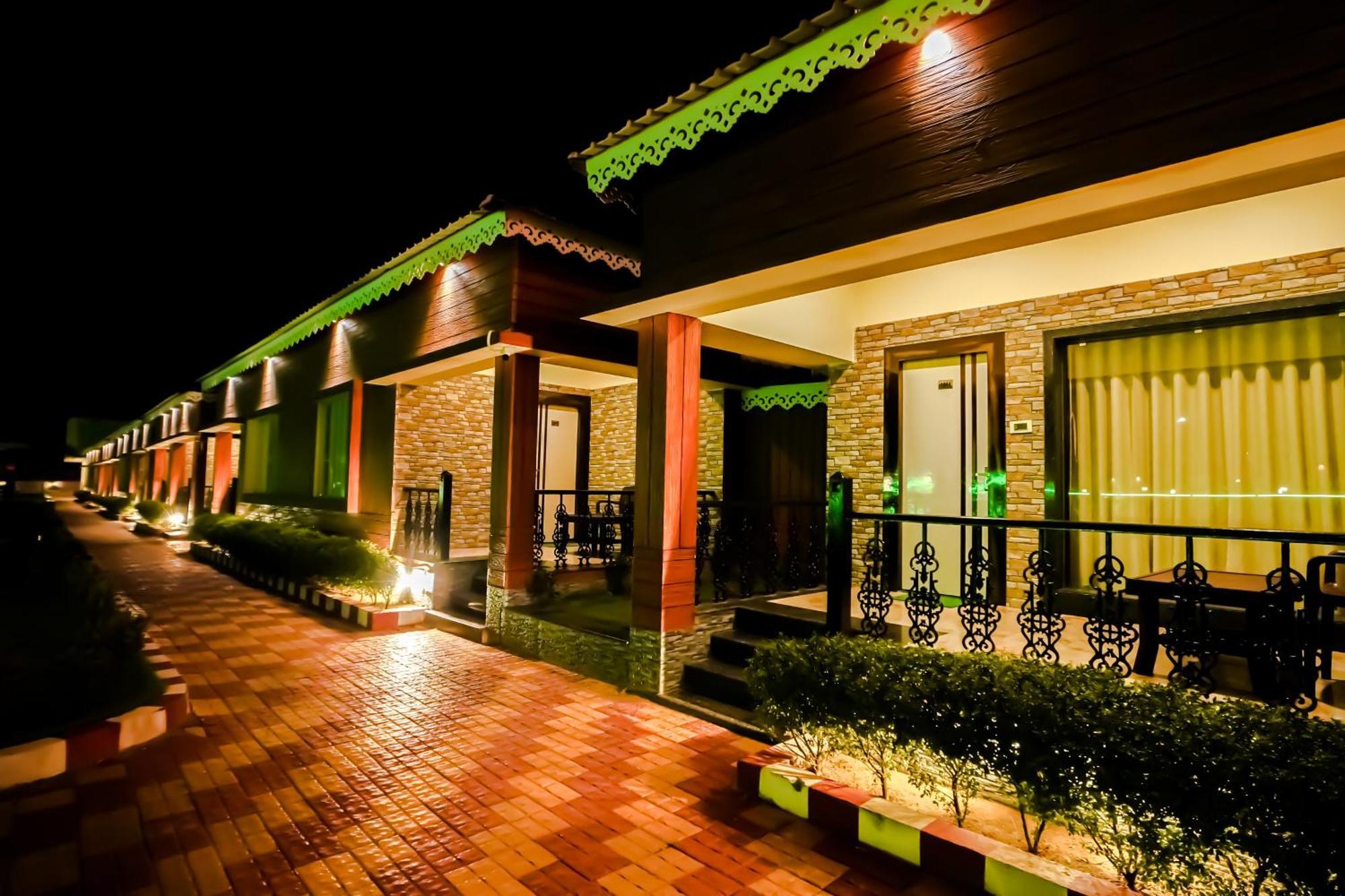 Prasant On Beach Resort !! Lift - Wifi -Restaurant-Parking Facilities-Newly Decorated Room !! 만다르모니 외부 사진