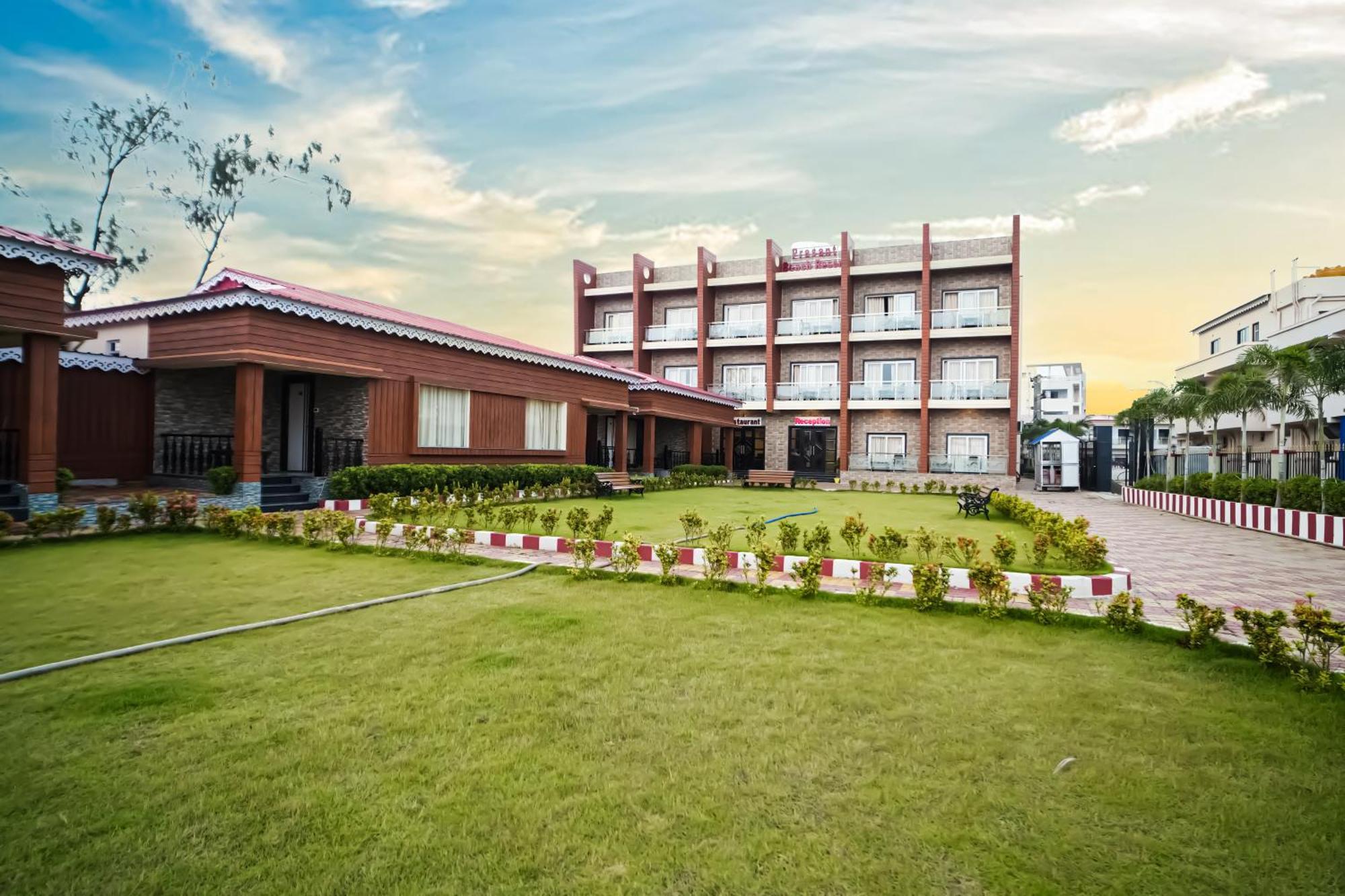Prasant On Beach Resort !! Lift - Wifi -Restaurant-Parking Facilities-Newly Decorated Room !! 만다르모니 외부 사진