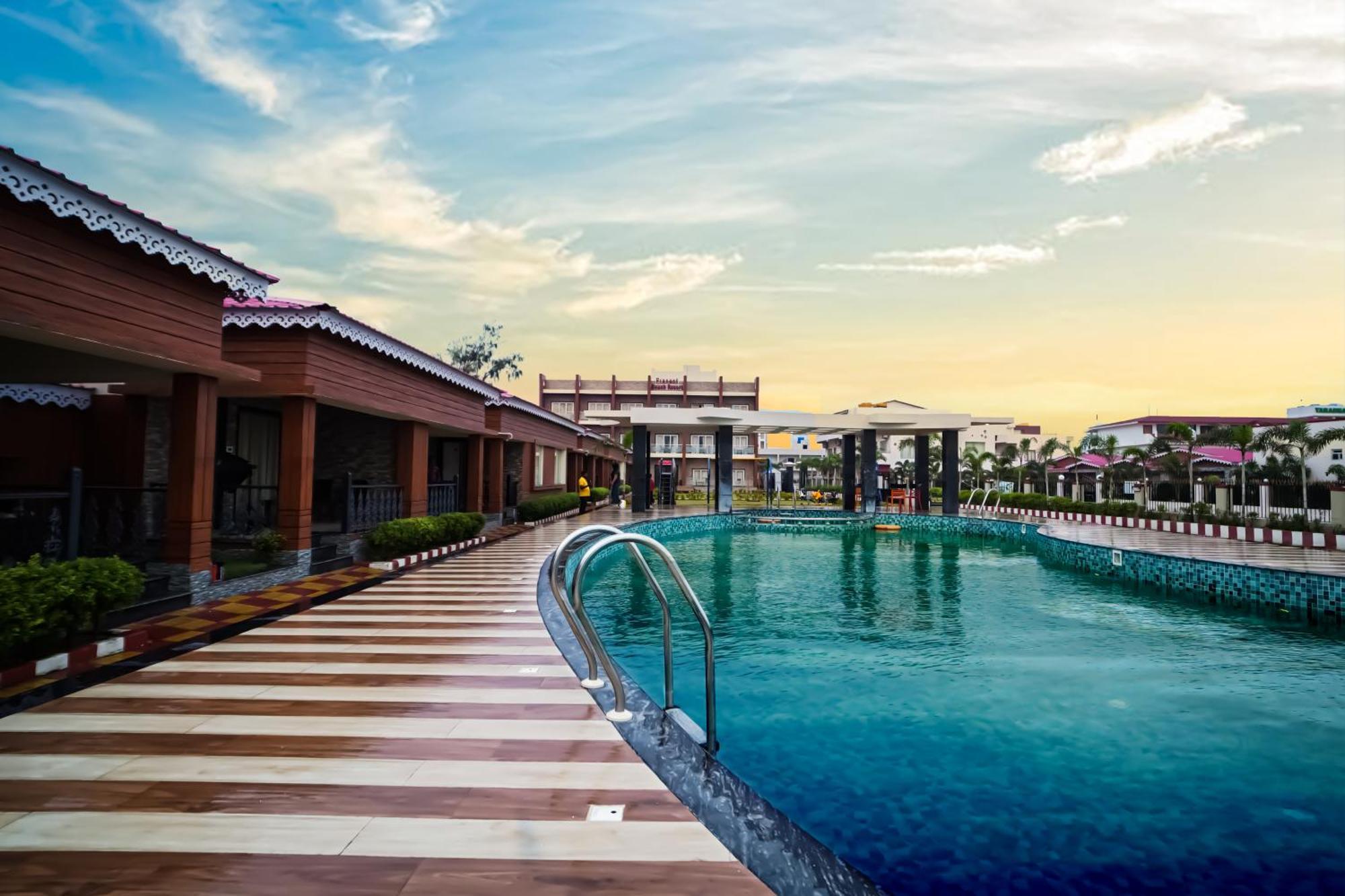 Prasant On Beach Resort !! Lift - Wifi -Restaurant-Parking Facilities-Newly Decorated Room !! 만다르모니 외부 사진