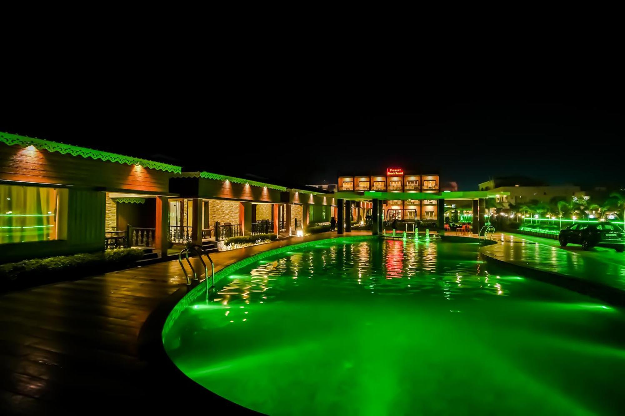 Prasant On Beach Resort !! Lift - Wifi -Restaurant-Parking Facilities-Newly Decorated Room !! 만다르모니 외부 사진