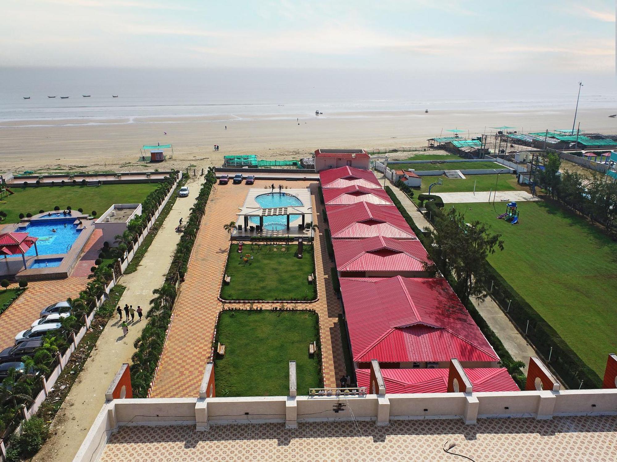 Prasant On Beach Resort !! Lift - Wifi -Restaurant-Parking Facilities-Newly Decorated Room !! 만다르모니 외부 사진